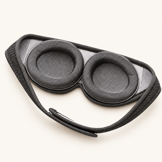 Binnenzijde van het donkergrijze Lunera V2-slaapmasker met diepe oogcups en verstelbare band